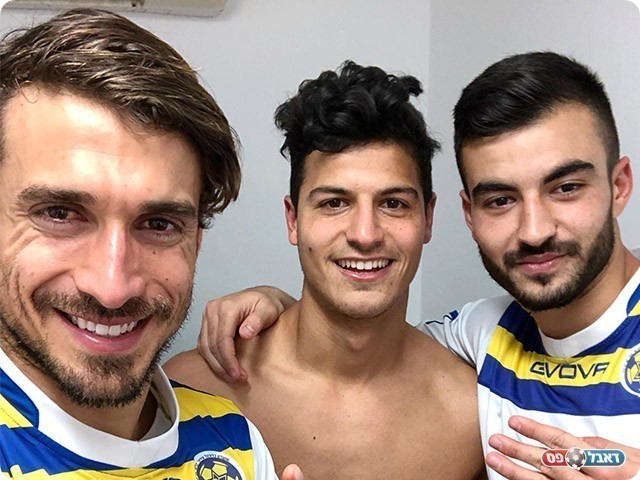 שחקני קריית גת מאושרים בסיום (פייסבוק)